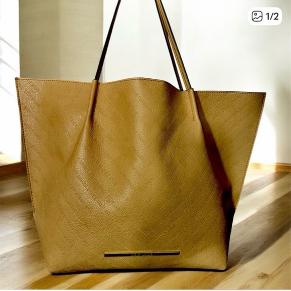 Steve Madden Handbags - Steve Madden Tan Tote Bag